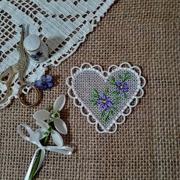 Krajkové srdce  JEDINÝ KUS