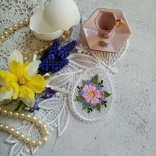 Krajková ozdoba - velikonoční vejce